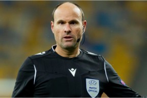 包含今晨瓦伦西亚调整名单以备欧冠；迎来里程碑环节打磨；态度坚定；更衣室氛围转暖的词条