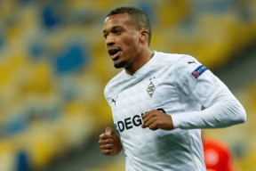 勒沃库森内部会议纪要流出：关键时刻刷新队史纪录，法甲使命明确，轮换策略成焦点(勒沃库森主教练阿隆索)